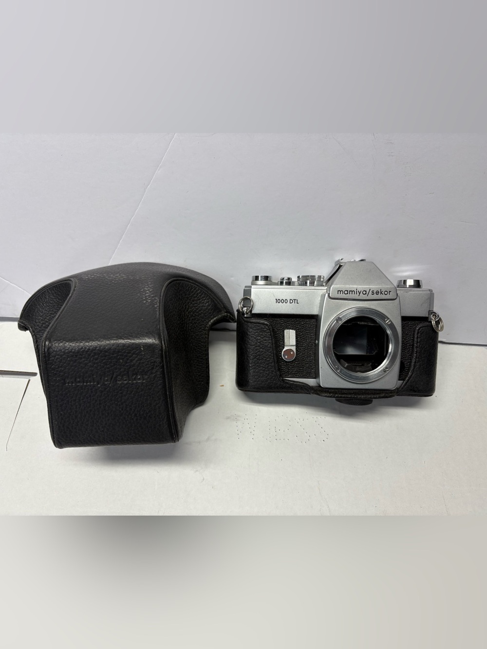 Mamiya/Sekor 1000 DTL 35 mm Camera Body + Case NO LENS
